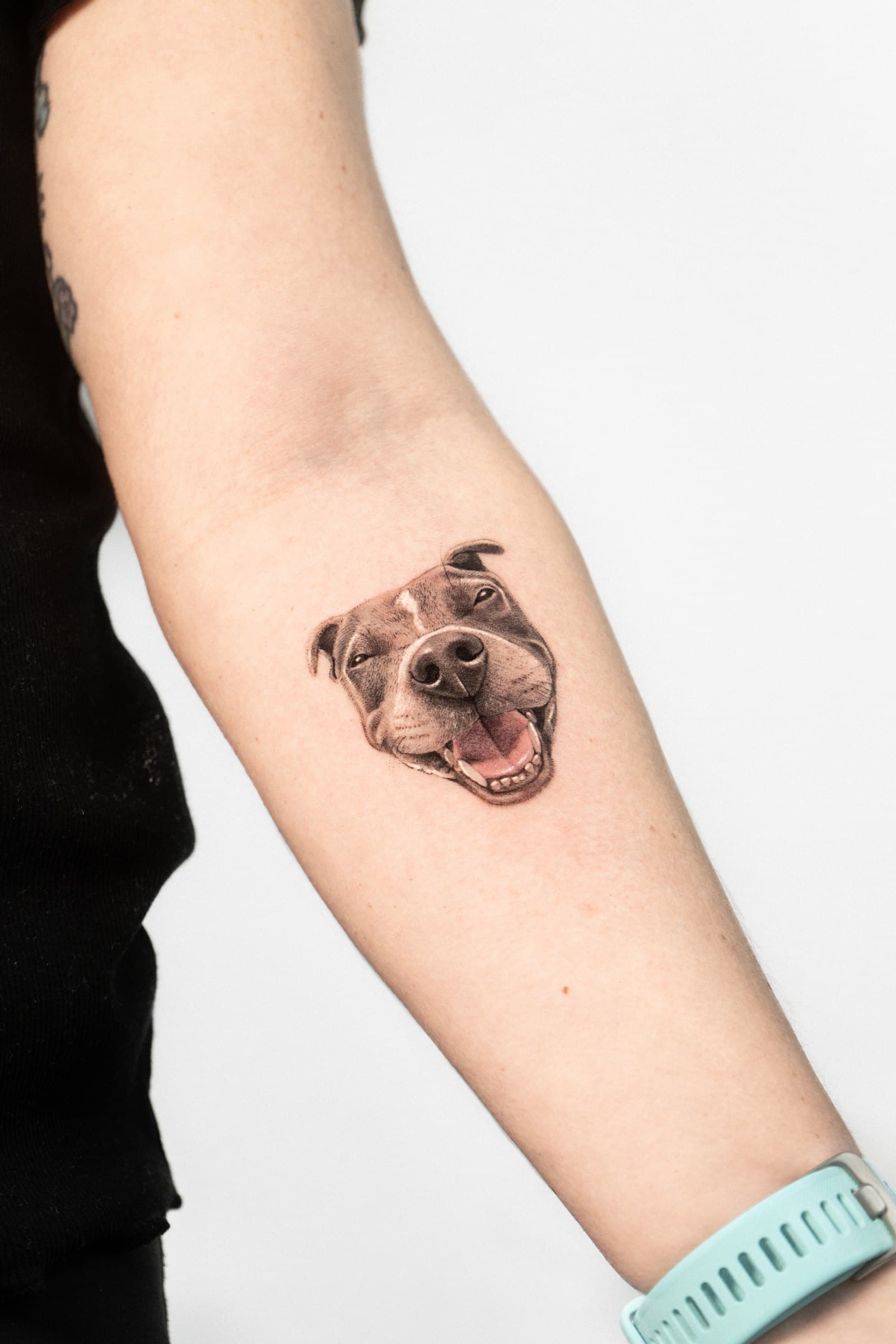 Smiling dog, tattoo by Nicolly
